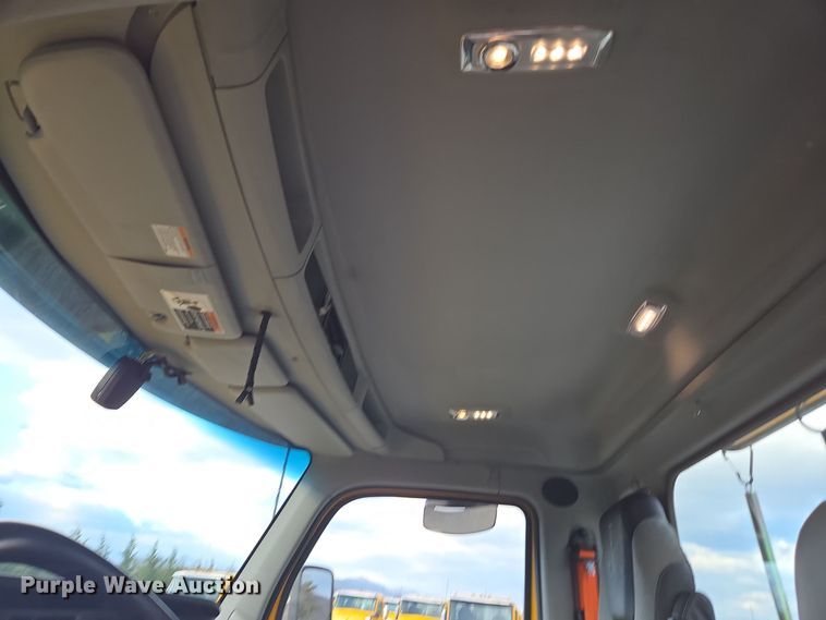 image for item EI4121 2020 Kenworth T680 semi truck