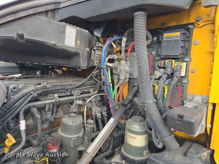 image for item EI4121 2020 Kenworth T680 semi truck