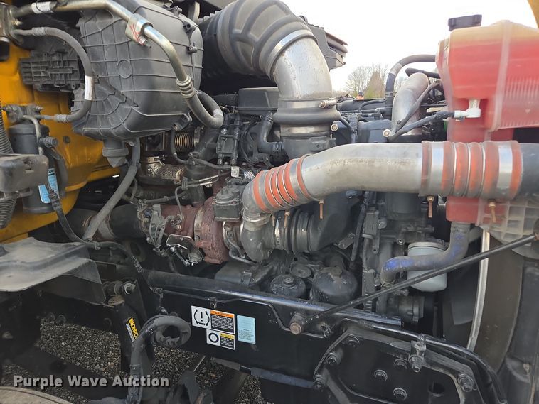 image for item EI4121 2020 Kenworth T680 semi truck