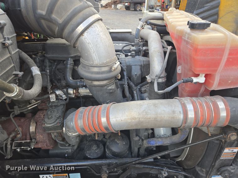 image for item EI4121 2020 Kenworth T680 semi truck