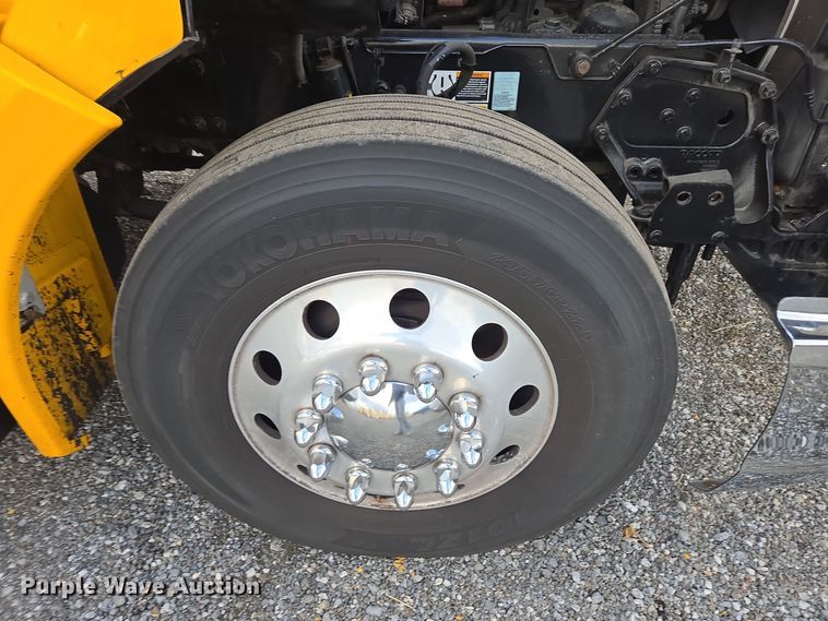 image for item EI4121 2020 Kenworth T680 semi truck