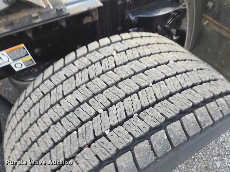 image for item EI4121 2020 Kenworth T680 semi truck