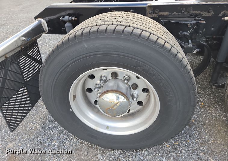 image for item EI4121 2020 Kenworth T680 semi truck