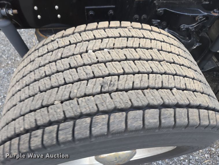 image for item EI4121 2020 Kenworth T680 semi truck