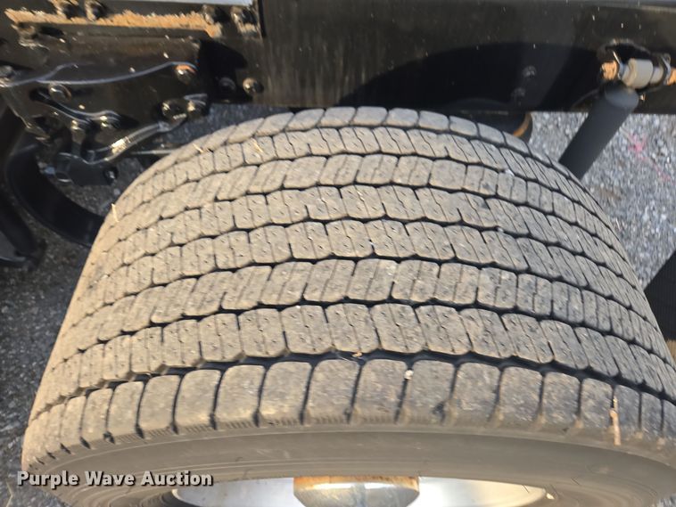 image for item EI4121 2020 Kenworth T680 semi truck