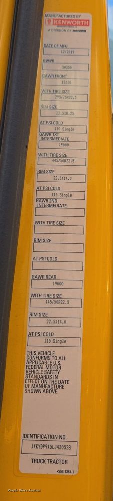 image for item EI4121 2020 Kenworth T680 semi truck