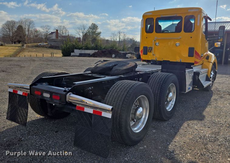 image for item EI4122 2022 Kenworth T680 semi truck