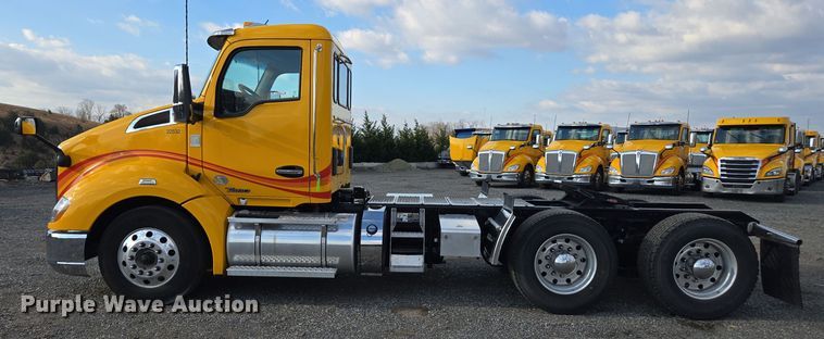 image for item EI4122 2022 Kenworth T680 semi truck