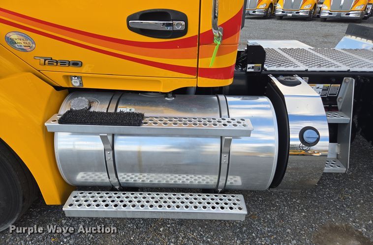 image for item EI4122 2022 Kenworth T680 semi truck