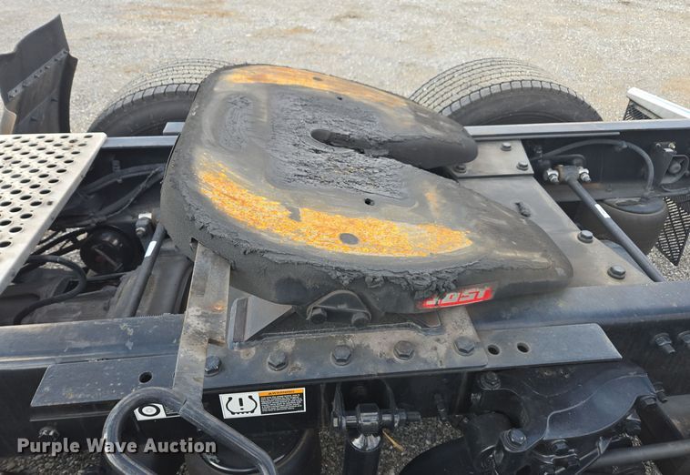 image for item EI4122 2022 Kenworth T680 semi truck