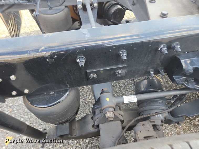 image for item EI4122 2022 Kenworth T680 semi truck