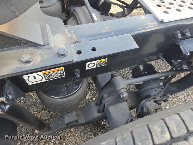 image for item EI4122 2022 Kenworth T680 semi truck