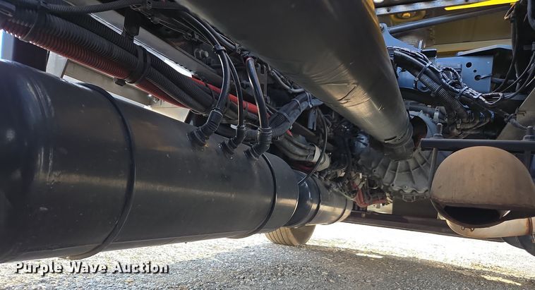 image for item EI4122 2022 Kenworth T680 semi truck