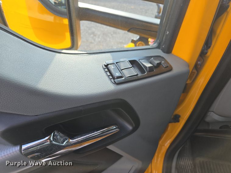 image for item EI4122 2022 Kenworth T680 semi truck