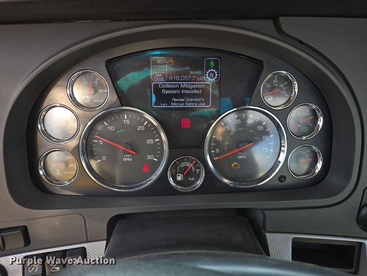 image for item EI4122 2022 Kenworth T680 semi truck