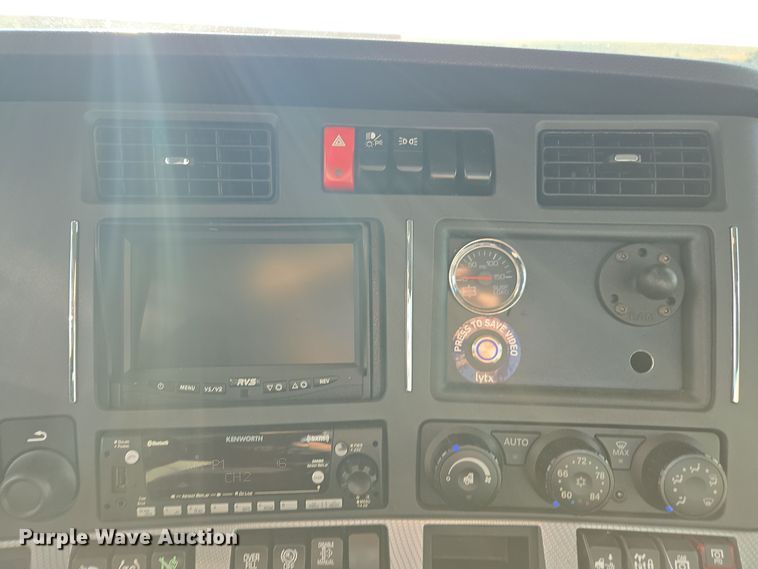 image for item EI4122 2022 Kenworth T680 semi truck