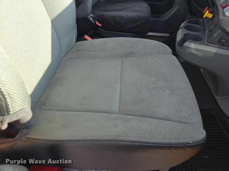 image for item EI4122 2022 Kenworth T680 semi truck