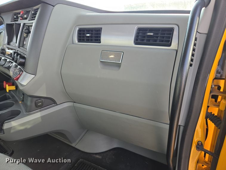 image for item EI4122 2022 Kenworth T680 semi truck