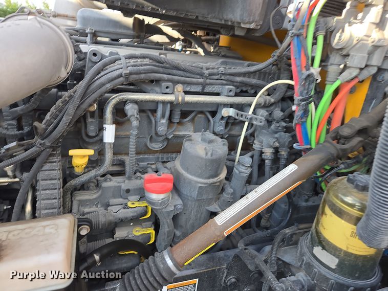 image for item EI4122 2022 Kenworth T680 semi truck