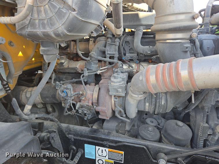 image for item EI4122 2022 Kenworth T680 semi truck