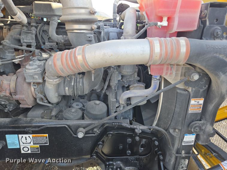 image for item EI4122 2022 Kenworth T680 semi truck