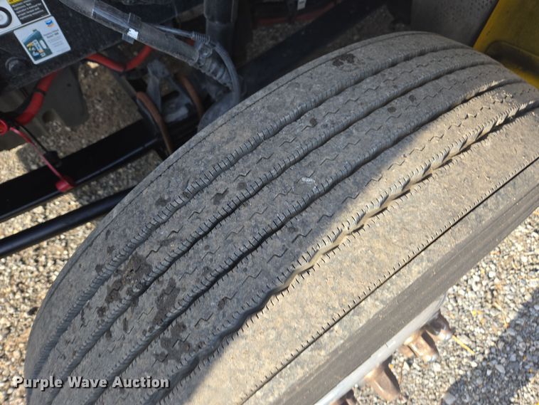 image for item EI4122 2022 Kenworth T680 semi truck