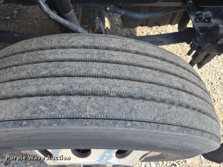 image for item EI4122 2022 Kenworth T680 semi truck