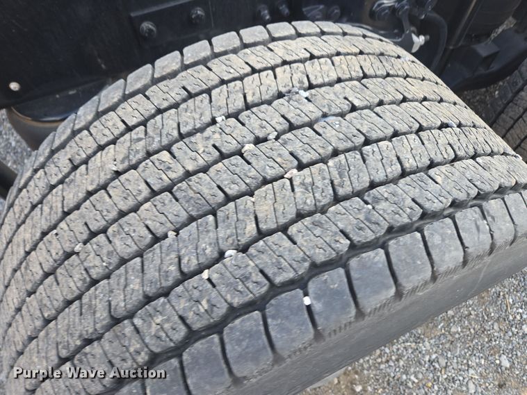 image for item EI4122 2022 Kenworth T680 semi truck