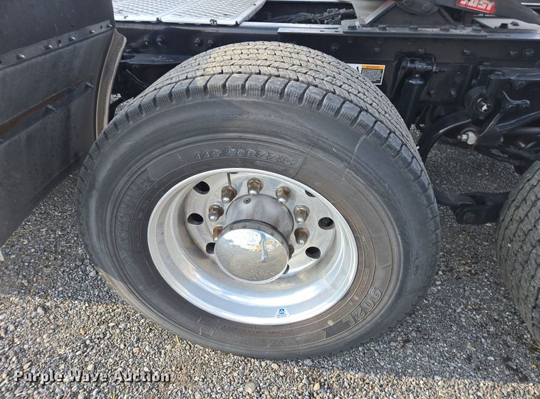 image for item EI4122 2022 Kenworth T680 semi truck