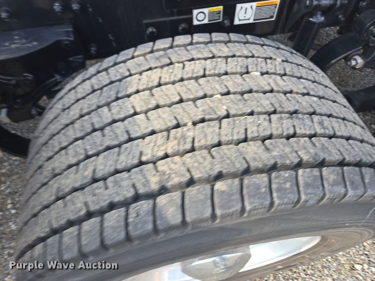 image for item EI4122 2022 Kenworth T680 semi truck