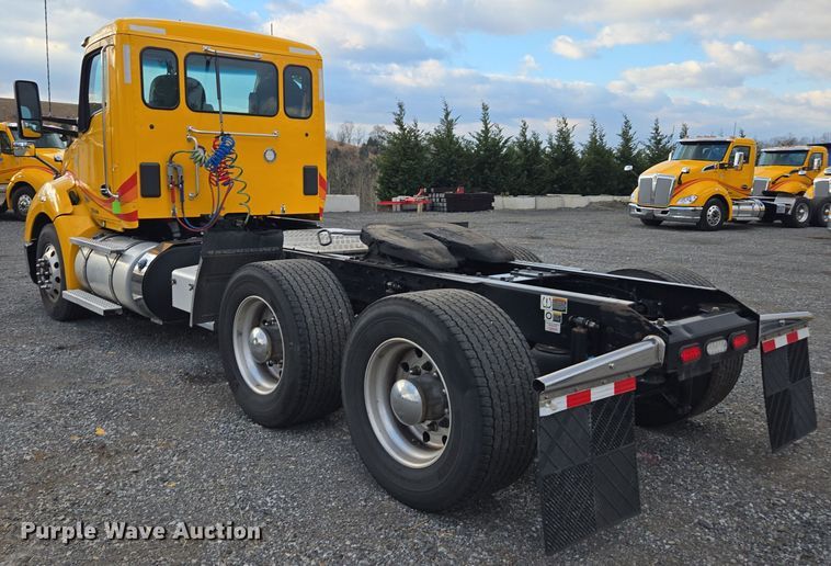 image for item EI4123 2021 Kenworth T680 semi truck