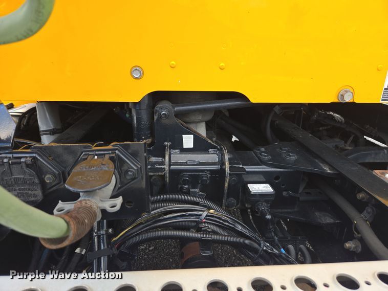 image for item EI4123 2021 Kenworth T680 semi truck