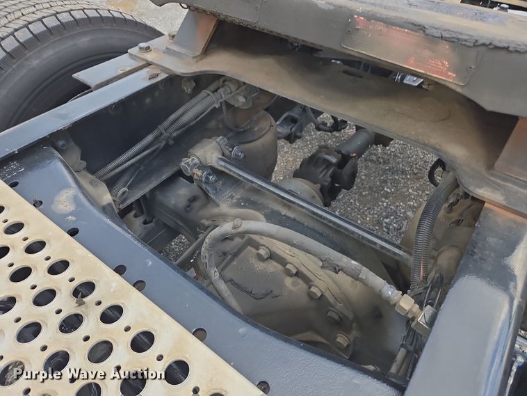 image for item EI4123 2021 Kenworth T680 semi truck