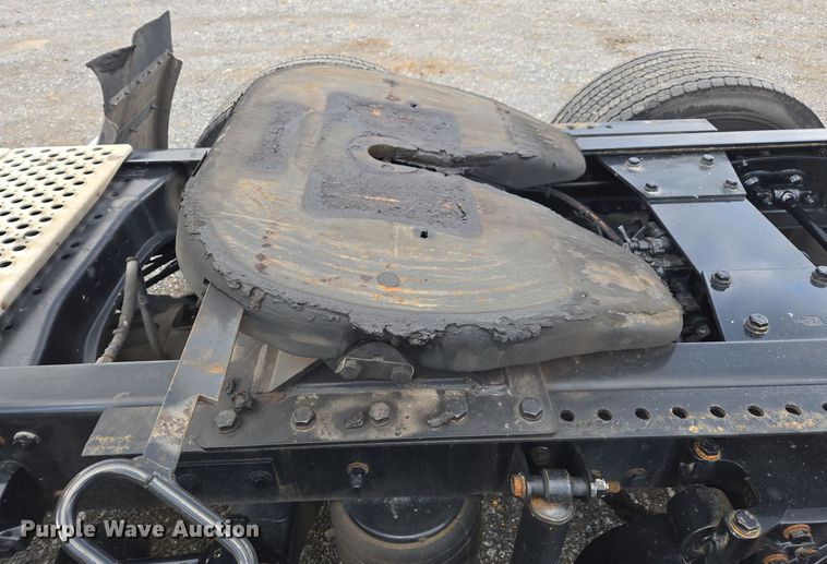 image for item EI4123 2021 Kenworth T680 semi truck