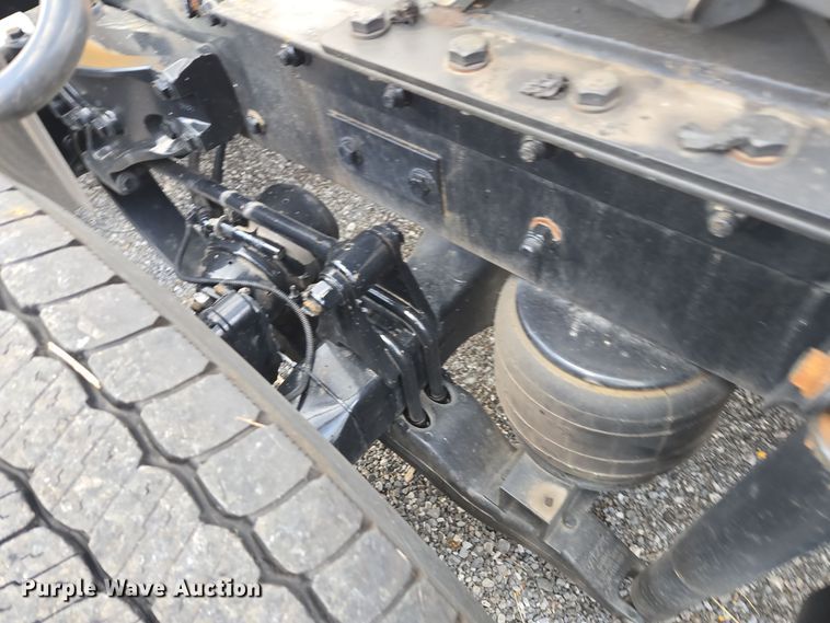 image for item EI4123 2021 Kenworth T680 semi truck