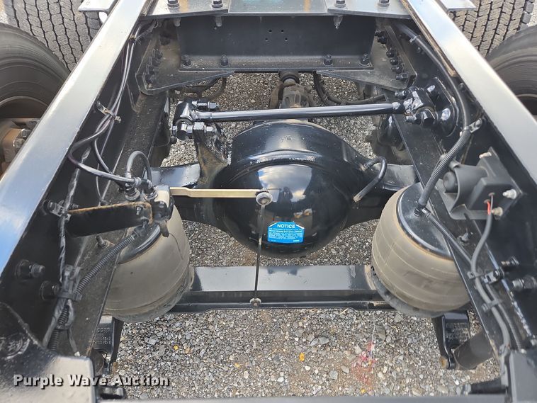 image for item EI4123 2021 Kenworth T680 semi truck