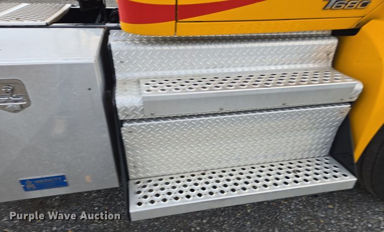 image for item EI4123 2021 Kenworth T680 semi truck