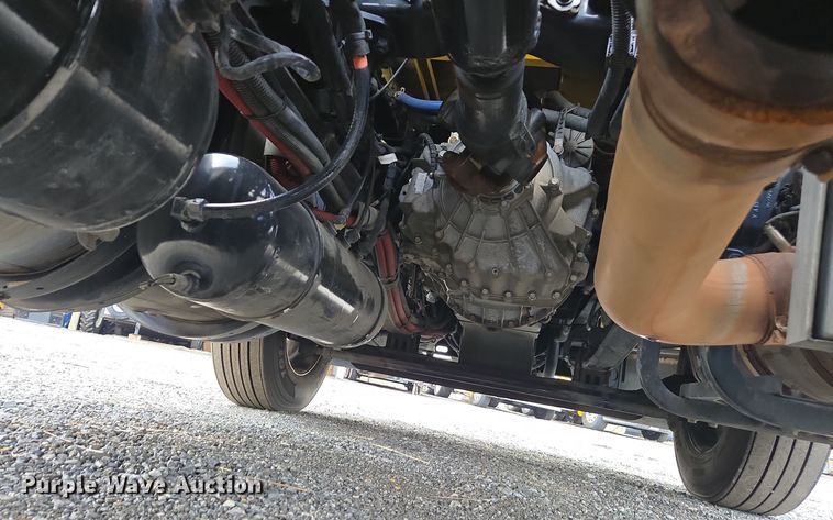 image for item EI4123 2021 Kenworth T680 semi truck