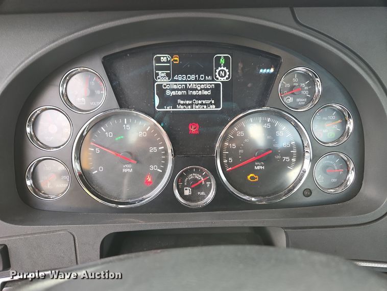 image for item EI4123 2021 Kenworth T680 semi truck