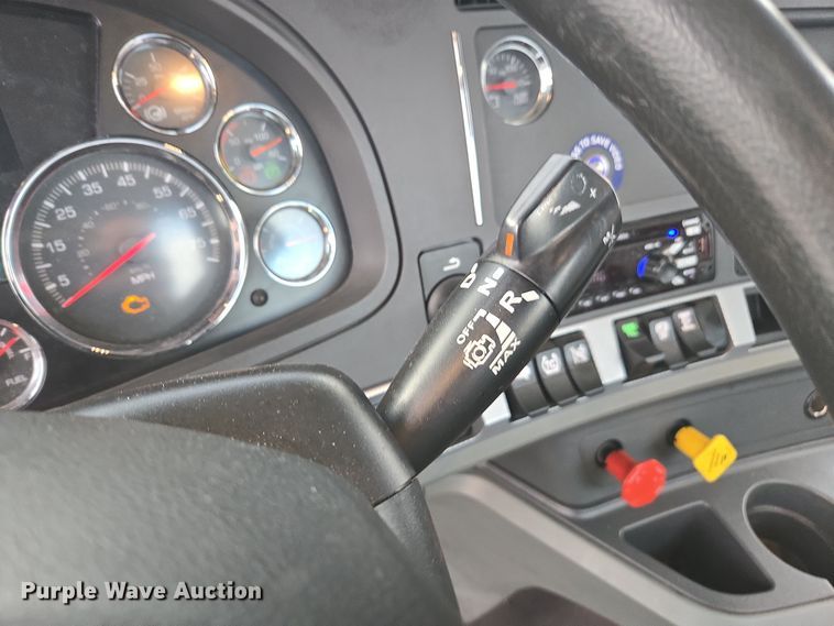 image for item EI4123 2021 Kenworth T680 semi truck