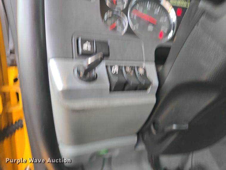 image for item EI4123 2021 Kenworth T680 semi truck