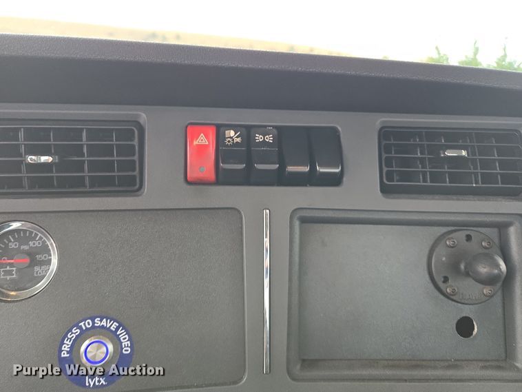 image for item EI4123 2021 Kenworth T680 semi truck