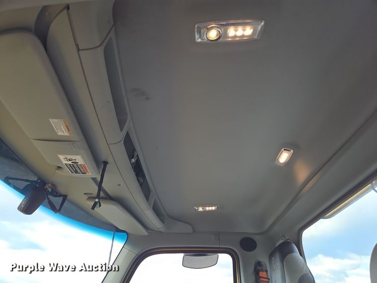 image for item EI4123 2021 Kenworth T680 semi truck