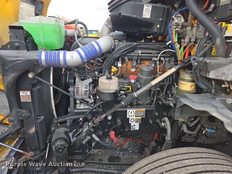 image for item EI4123 2021 Kenworth T680 semi truck