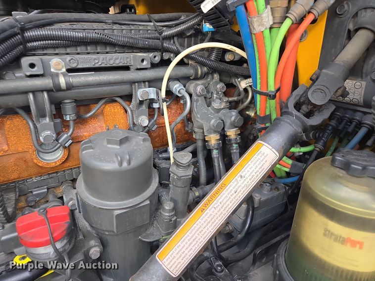 image for item EI4123 2021 Kenworth T680 semi truck