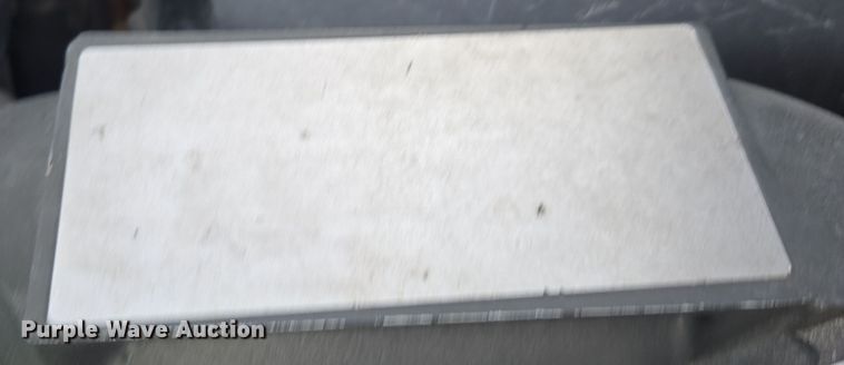 image for item EI4123 2021 Kenworth T680 semi truck