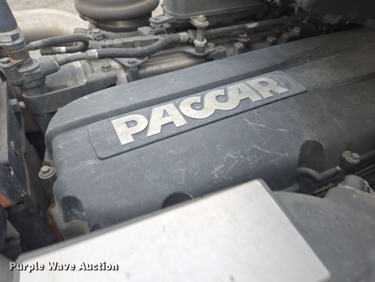 image for item EI4123 2021 Kenworth T680 semi truck