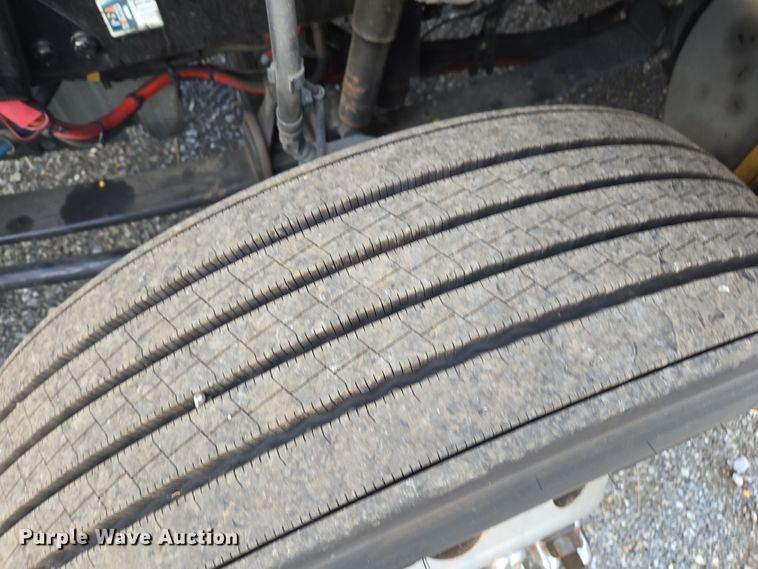 image for item EI4123 2021 Kenworth T680 semi truck