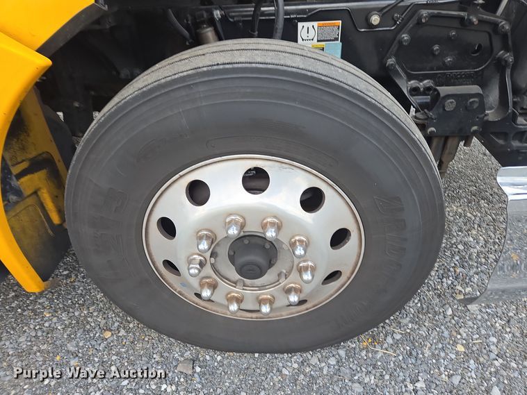 image for item EI4123 2021 Kenworth T680 semi truck