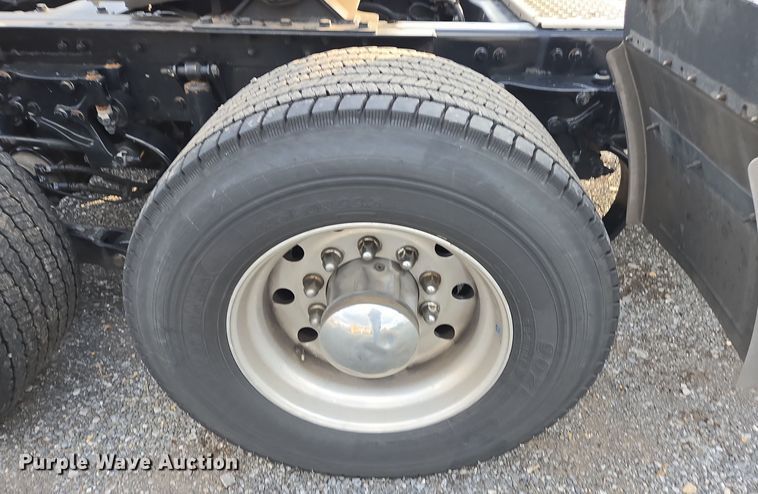 image for item EI4123 2021 Kenworth T680 semi truck